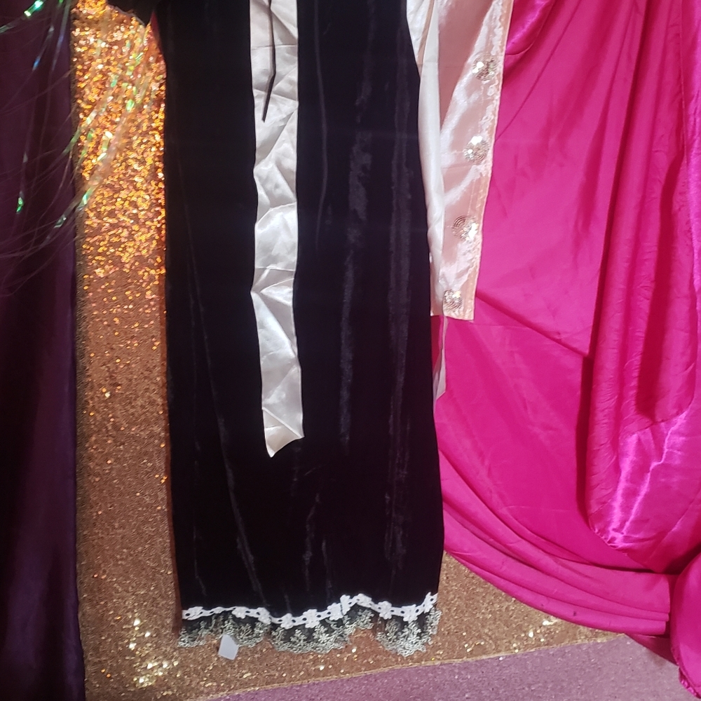 Costume - Picture 3 of 3